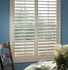 Read more about the article Outdoor Living, Indoor Comfort: A Guide to Patio Blinds